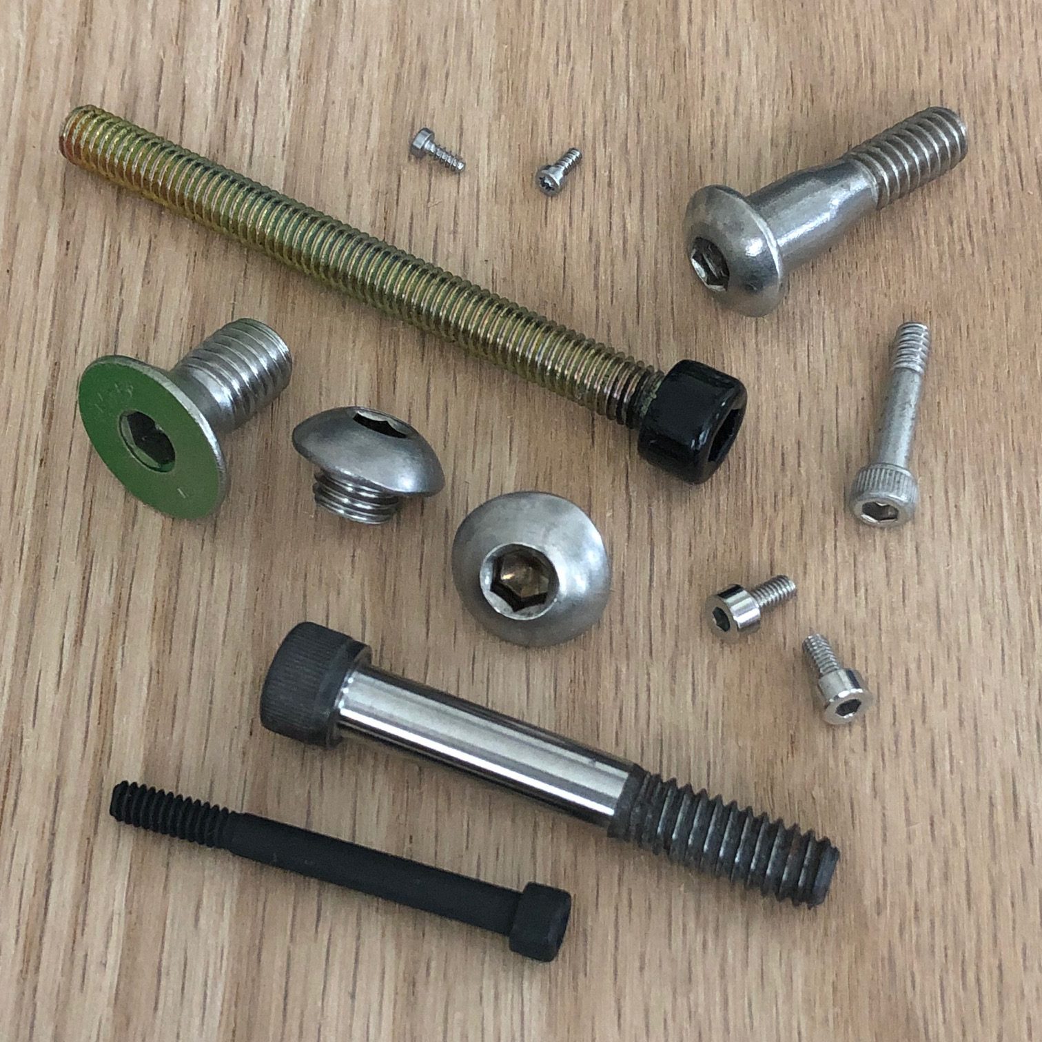 button head socket cap screws